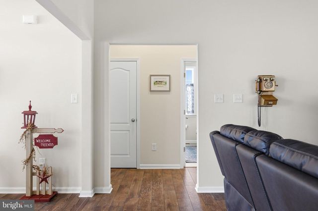 213 CHESTERFIELD DR, Falling Waters, WV 25419