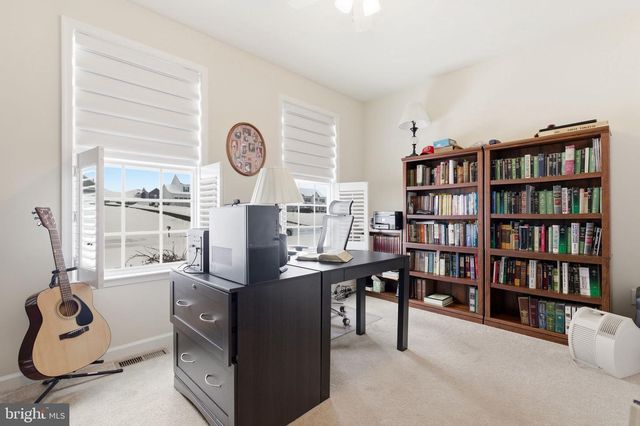 213 CHESTERFIELD DR, Falling Waters, WV 25419