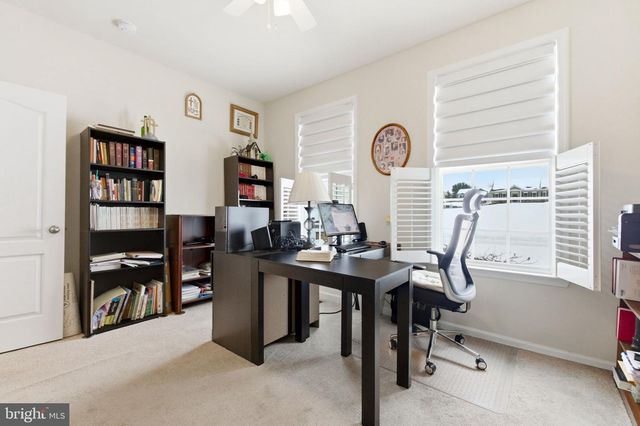 213 CHESTERFIELD DR, Falling Waters, WV 25419