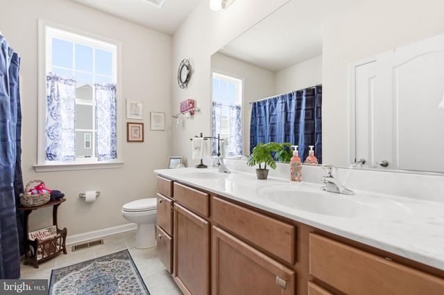 213 CHESTERFIELD DR, Falling Waters, WV 25419