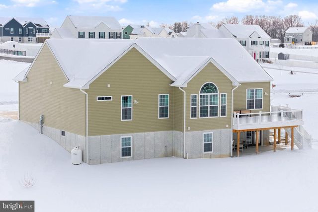 213 CHESTERFIELD DR, Falling Waters, WV 25419