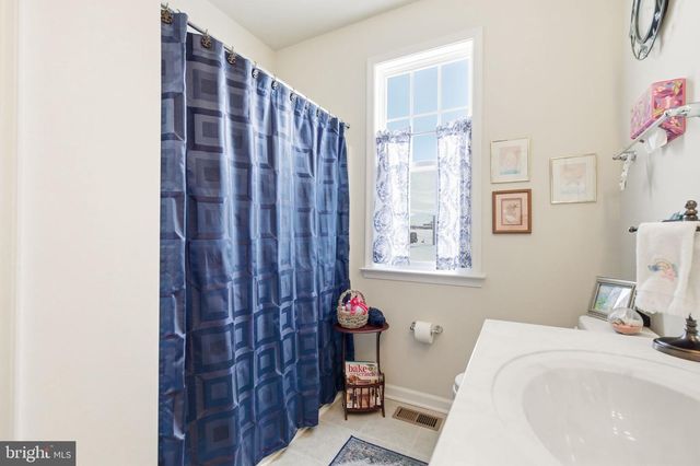 213 CHESTERFIELD DR, Falling Waters, WV 25419