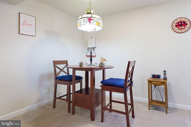 213 CHESTERFIELD DR, Falling Waters, WV 25419