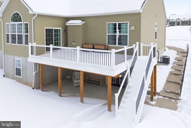 213 CHESTERFIELD DR, Falling Waters, WV 25419