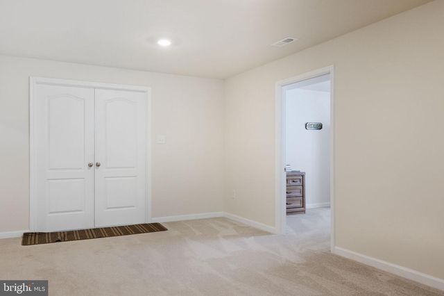 213 CHESTERFIELD DR, Falling Waters, WV 25419