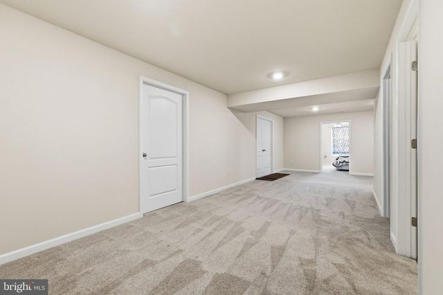 213 CHESTERFIELD DR, Falling Waters, WV 25419