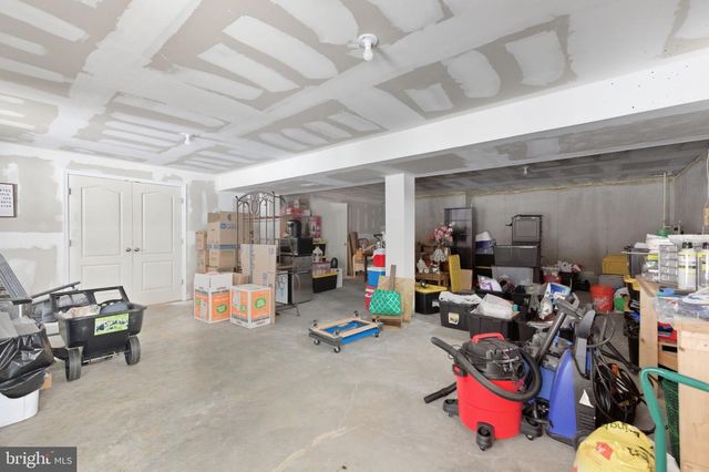 213 CHESTERFIELD DR, Falling Waters, WV 25419