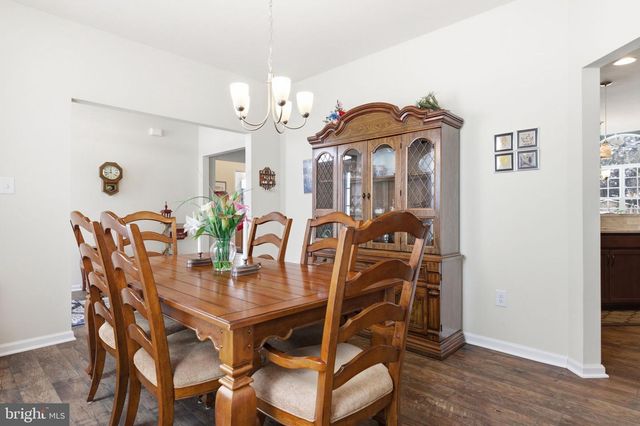 213 CHESTERFIELD DR, Falling Waters, WV 25419