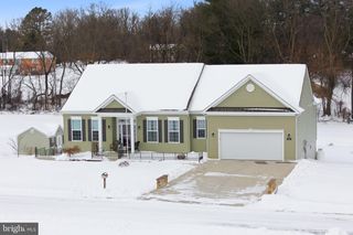 213 CHESTERFIELD DR, Falling Waters, WV 25419
