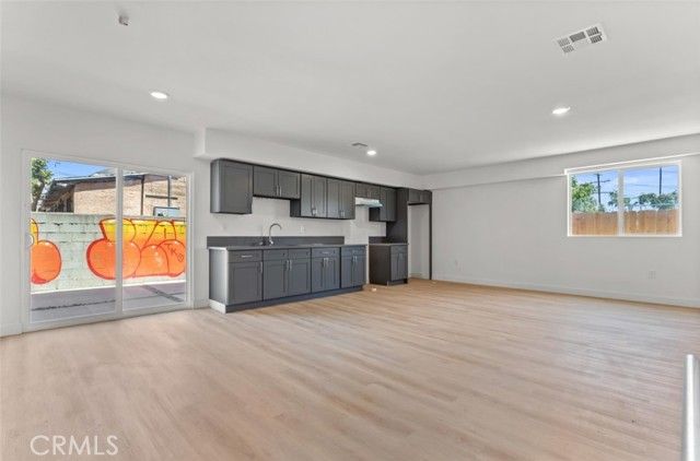 707 W 80th, Los Angeles, CA 90044