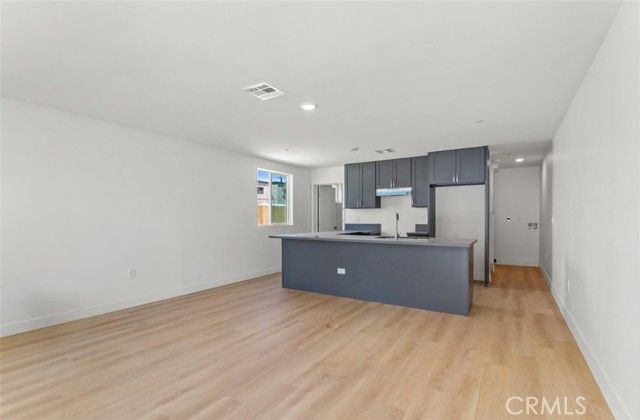 707 W 80th, Los Angeles, CA 90044