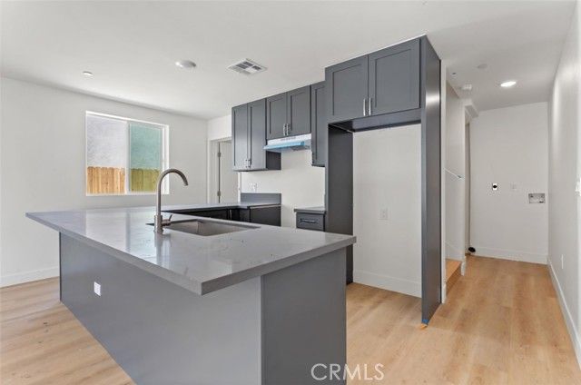 707 W 80th, Los Angeles, CA 90044