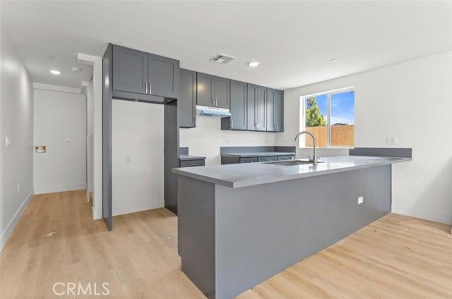 707 W 80th, Los Angeles, CA 90044