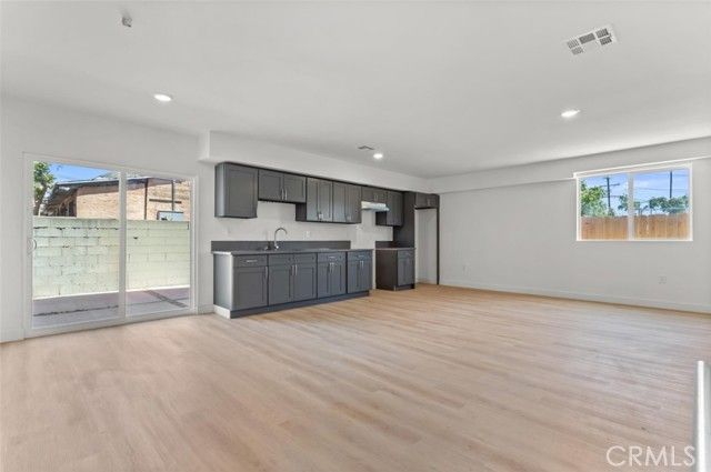 707 W 80th, Los Angeles, CA 90044