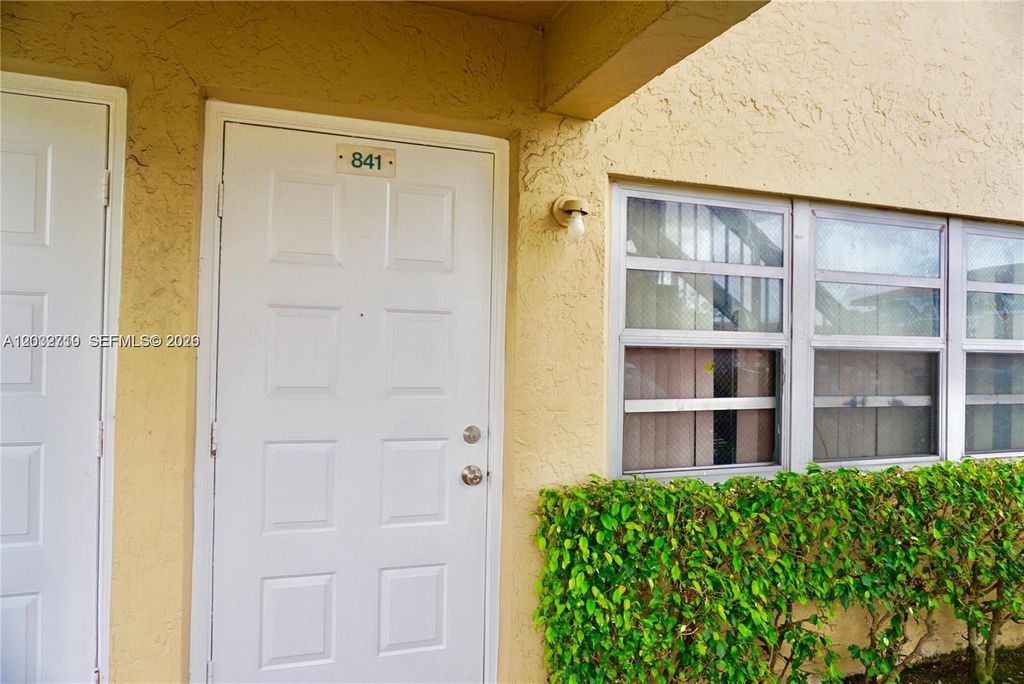 841 Twin Lakes Dr 30-A, Coral Springs, FL 33071
