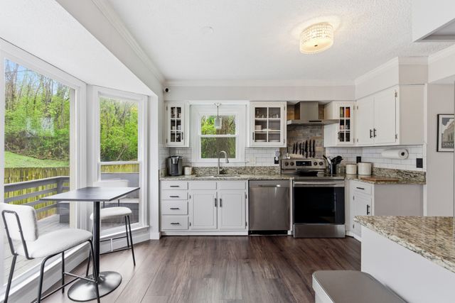 520 Fairhaven Ct, Nashville, TN 37211