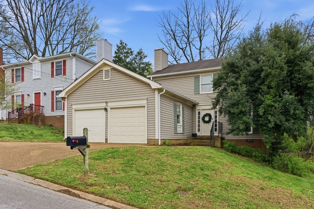 520 Fairhaven Ct, Nashville, TN 37211