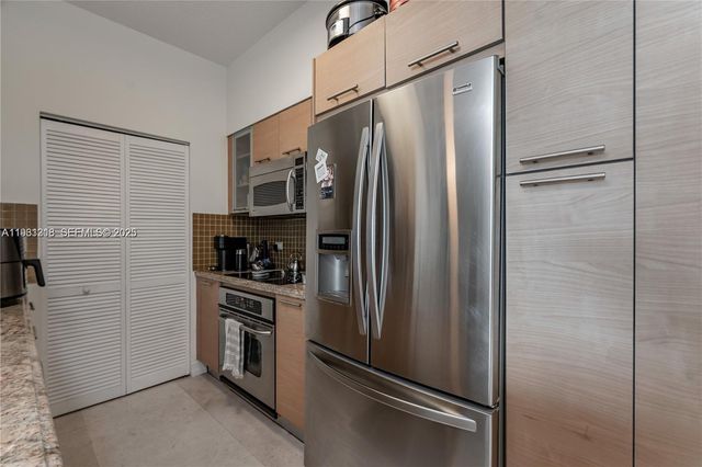 31 SE 5th St 3716, Miami, FL 33131