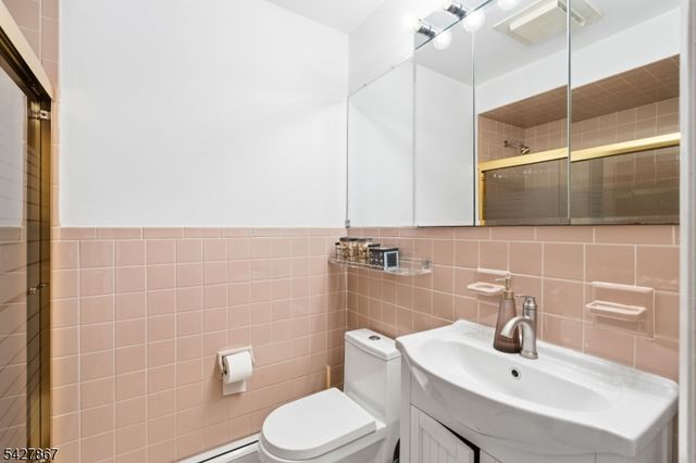 1675 Broad St, Bloomfield Twp., NJ 07003