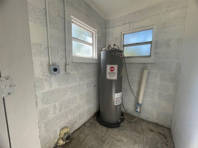 525 E HELEN AVENUE, Punta Gorda, FL 33950