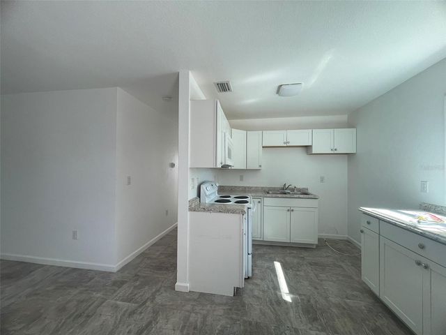 525 E HELEN AVENUE, Punta Gorda, FL 33950