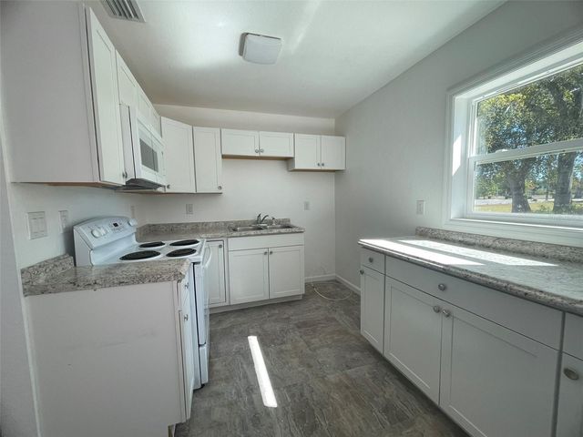 525 E HELEN AVENUE, Punta Gorda, FL 33950