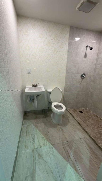 Image 10 of property listing at 1671 W 37th St 1, Hialeah, FL 33012