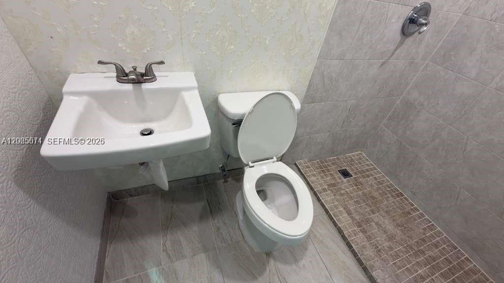 Image 7 of property listing at 1671 W 37th St 1, Hialeah, FL 33012
