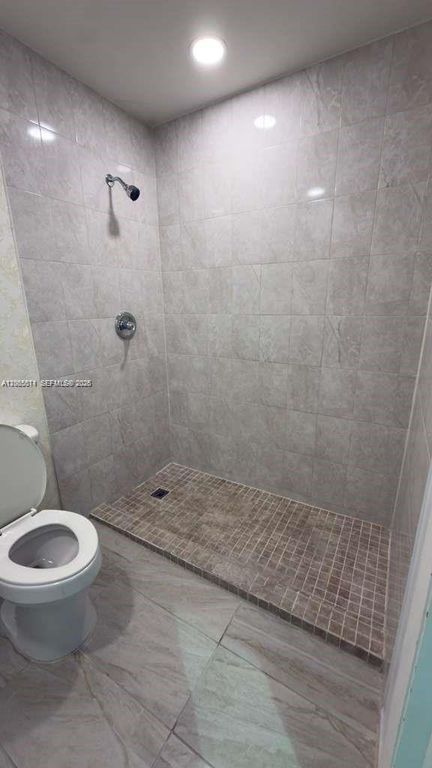 Image 8 of property listing at 1671 W 37th St 1, Hialeah, FL 33012