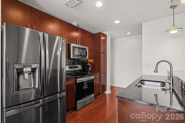 210 N Church Street 2706, Charlotte, NC 28202