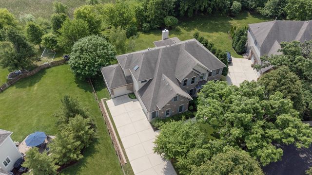 647 Oak Lane, South Elgin, IL 60177