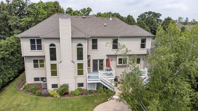 647 Oak Lane, South Elgin, IL 60177