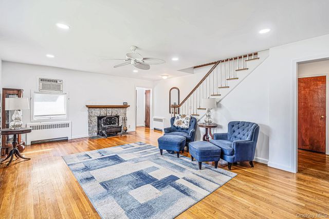 49 Seafield Lane, Bay Shore, NY 11706