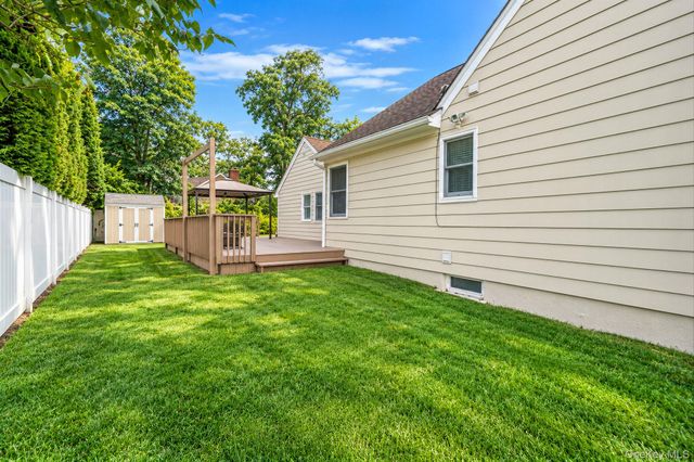 49 Seafield Lane, Bay Shore, NY 11706
