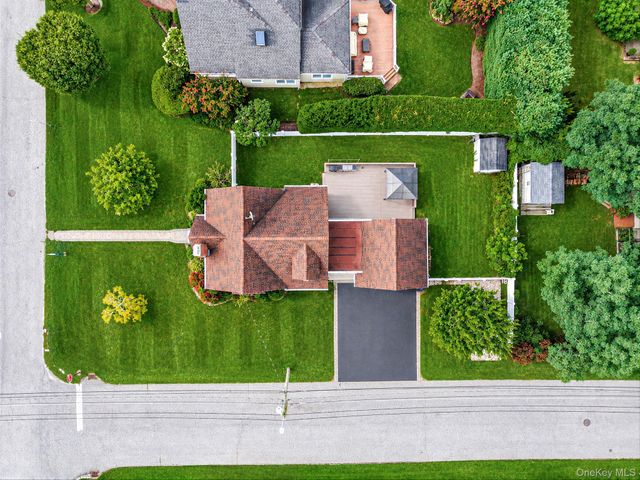 49 Seafield Lane, Bay Shore, NY 11706