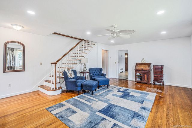 49 Seafield Lane, Bay Shore, NY 11706