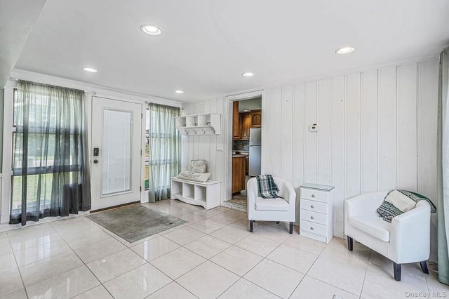 49 Seafield Lane, Bay Shore, NY 11706