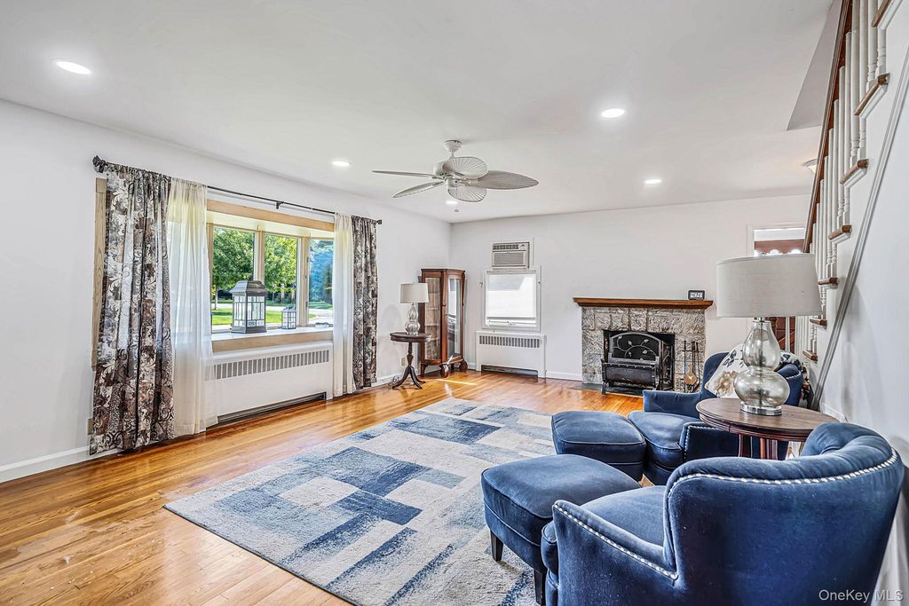 49 Seafield Lane, Bay Shore, NY 11706 — photo 5