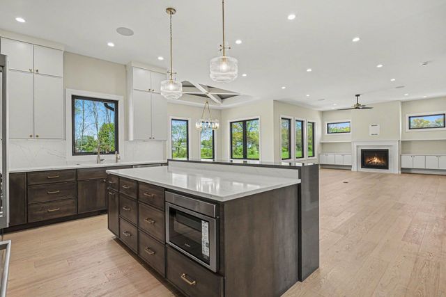 10193 Steinbeck Drive, Granger, IN 46530