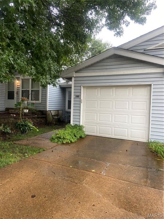 285 Highland Village, Valley Park, MO 63088