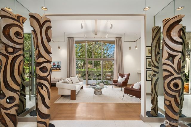 7640 NE 32nd Street, Medina, WA 98039