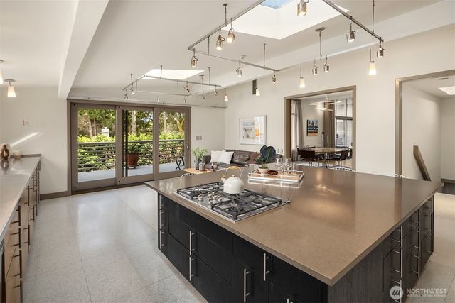 7640 NE 32nd Street, Medina, WA 98039