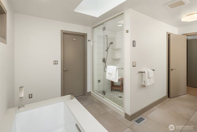 7640 NE 32nd Street, Medina, WA 98039