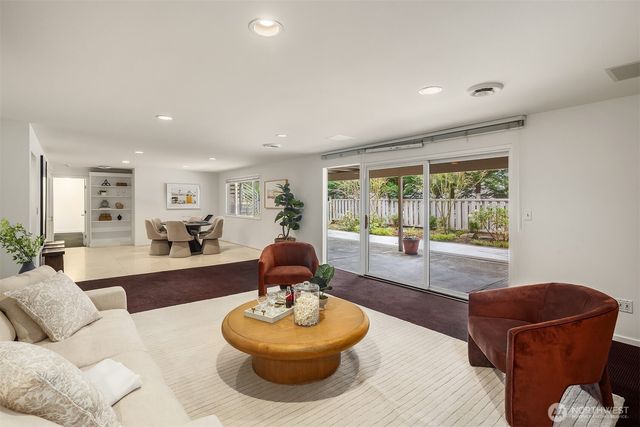 7640 NE 32nd Street, Medina, WA 98039