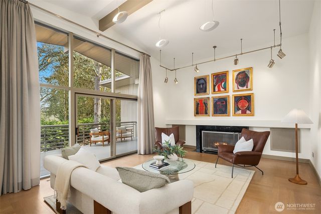 7640 NE 32nd Street, Medina, WA 98039