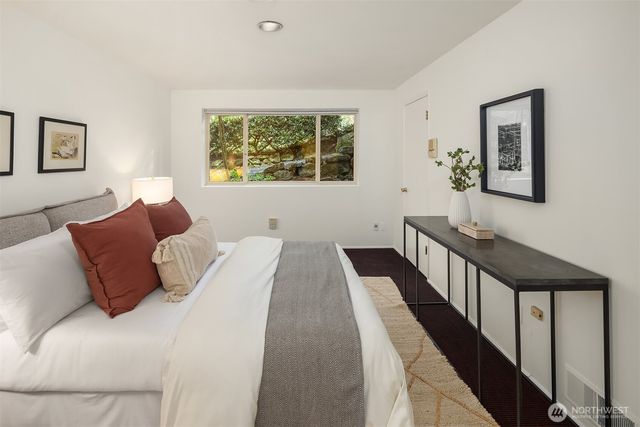 7640 NE 32nd Street, Medina, WA 98039