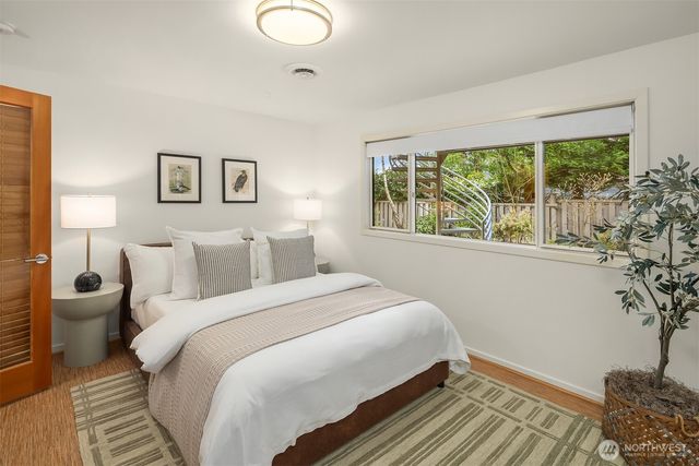 7640 NE 32nd Street, Medina, WA 98039