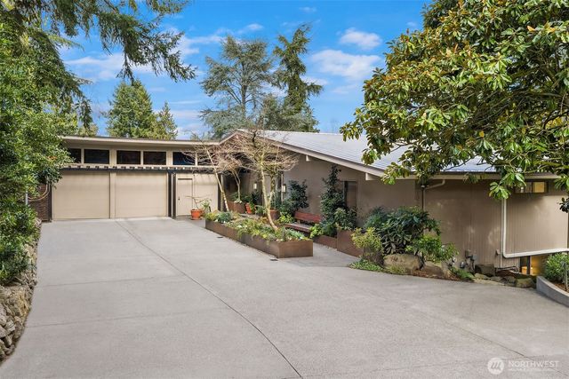 7640 NE 32nd Street, Medina, WA 98039