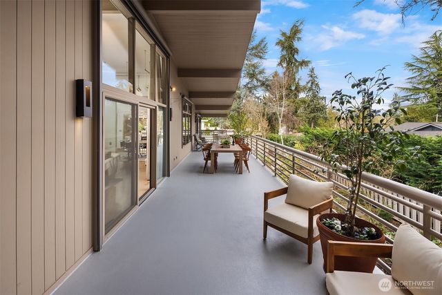 7640 NE 32nd Street, Medina, WA 98039