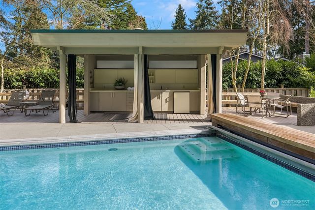 7640 NE 32nd Street, Medina, WA 98039